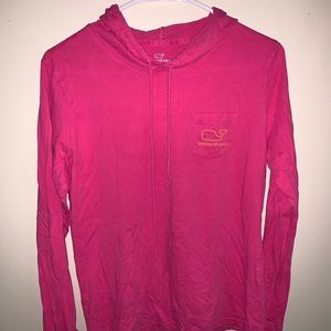 Women’s Vineyard Vines pink tee with hood